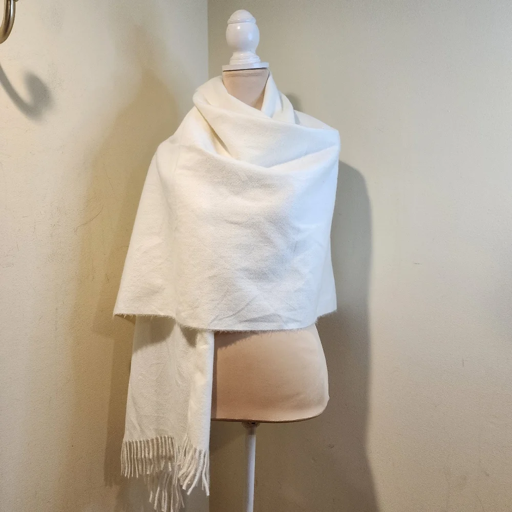 A Sund Cashmere And Wool Blend Classic Cream Fringe Throw Shawl Scarf